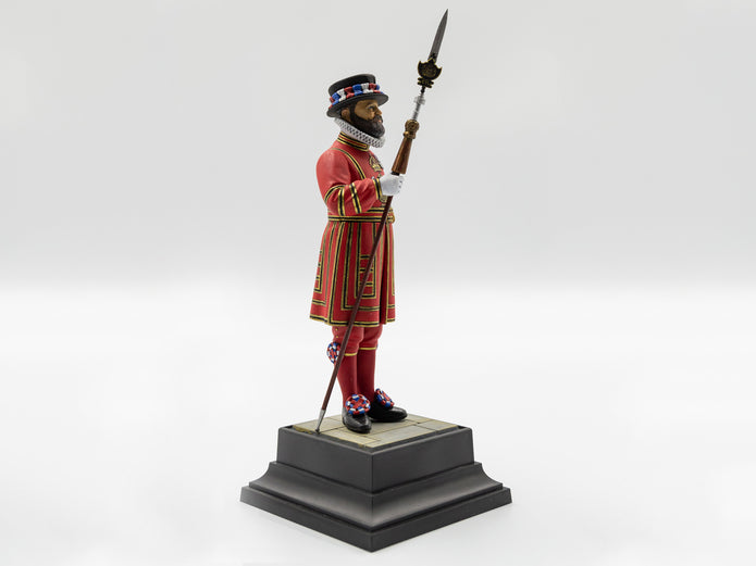 ICM 16006 Plastic model kit Scale 1:16 Yeoman Warder "Beefeater" - modelling kit