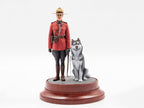 ICM 16008 Plastic model figures kit Scale 1:16 RCMP Female Officer with dog