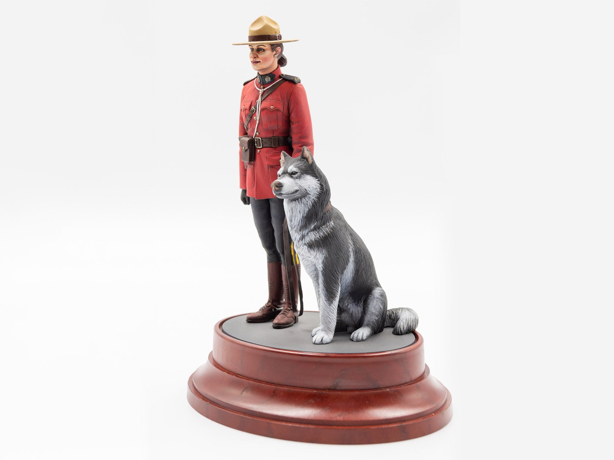 ICM 16008 Plastic model figures kit Scale 1:16 RCMP Female Officer with dog