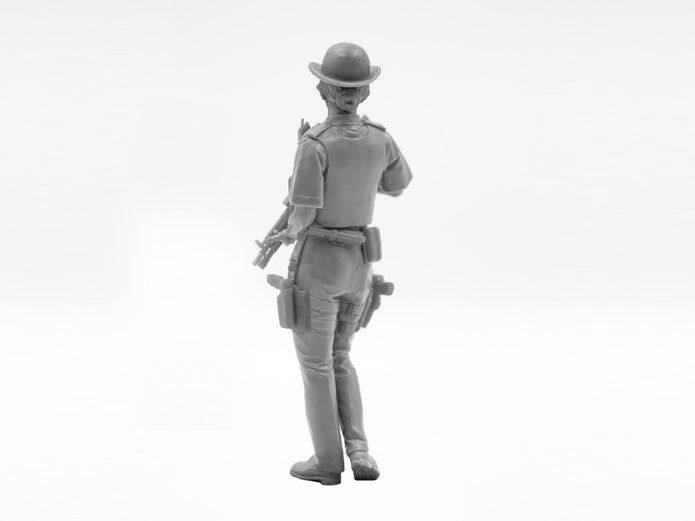 ICM 16009 Plastic model figures kit Scale 1:16 British Police Female Officer
