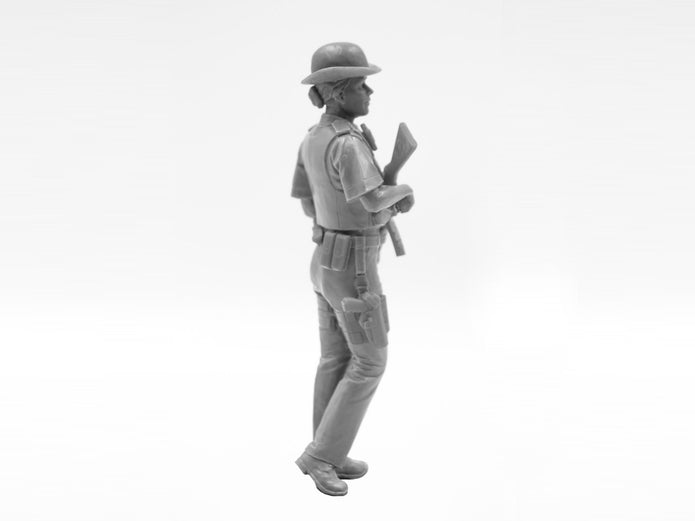 ICM 16009 Plastic model figures kit Scale 1:16 British Police Female Officer