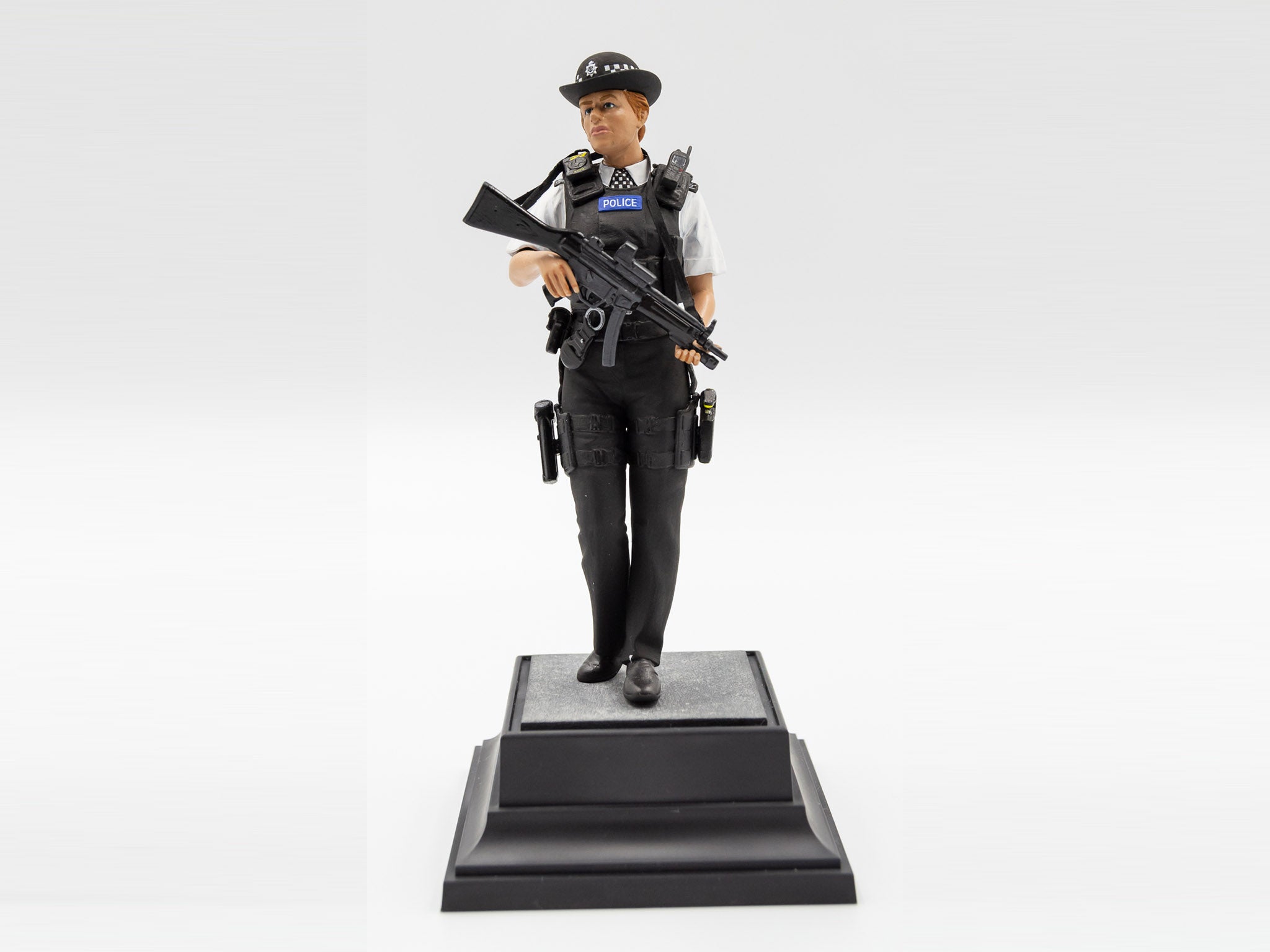 ICM 16009 Plastic model figures kit Scale 1:16 British Police Female Officer