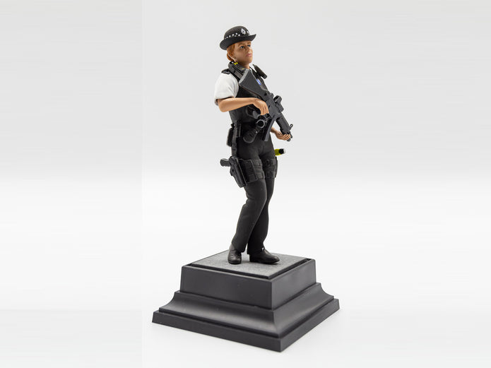 ICM 16009 Plastic model figures kit Scale 1:16 British Police Female Officer