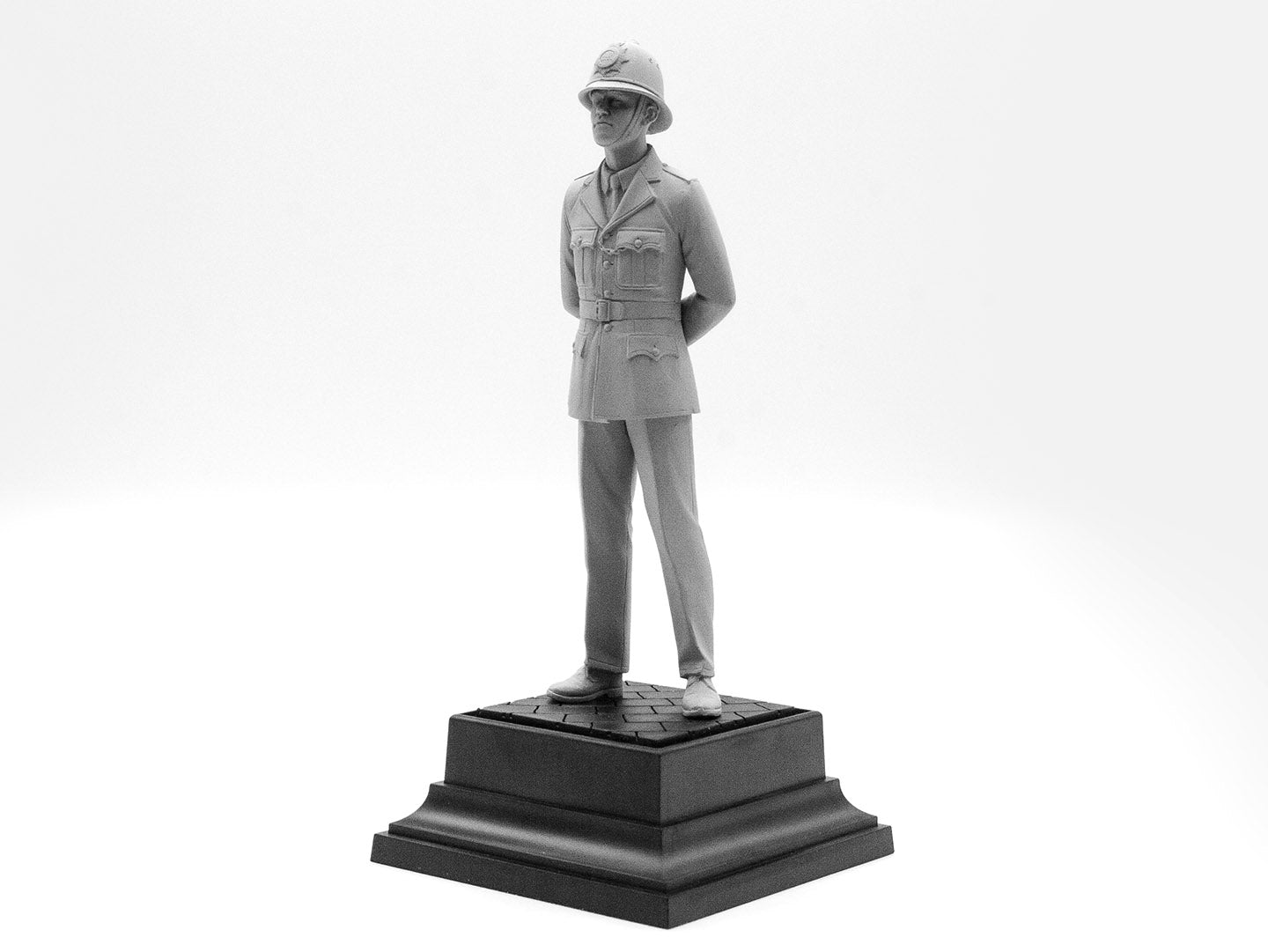 ICM 16011 Plastic model figures kit Scale 1:16 British Policeman - kits models
