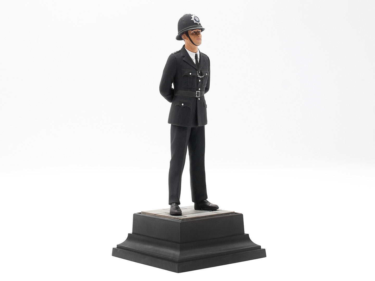 ICM 16011 Plastic model figures kit Scale 1:16 British Policeman - kits models