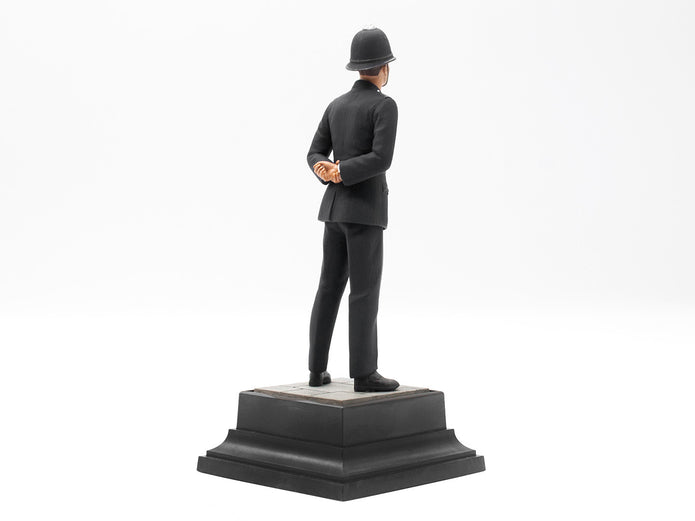 ICM 16011 Plastic model figures kit Scale 1:16 British Policeman - kits models