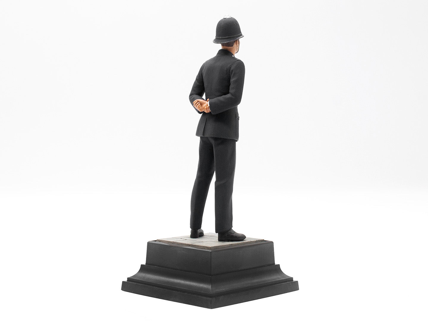 ICM 16011 Plastic model figures kit Scale 1:16 British Policeman - kits models