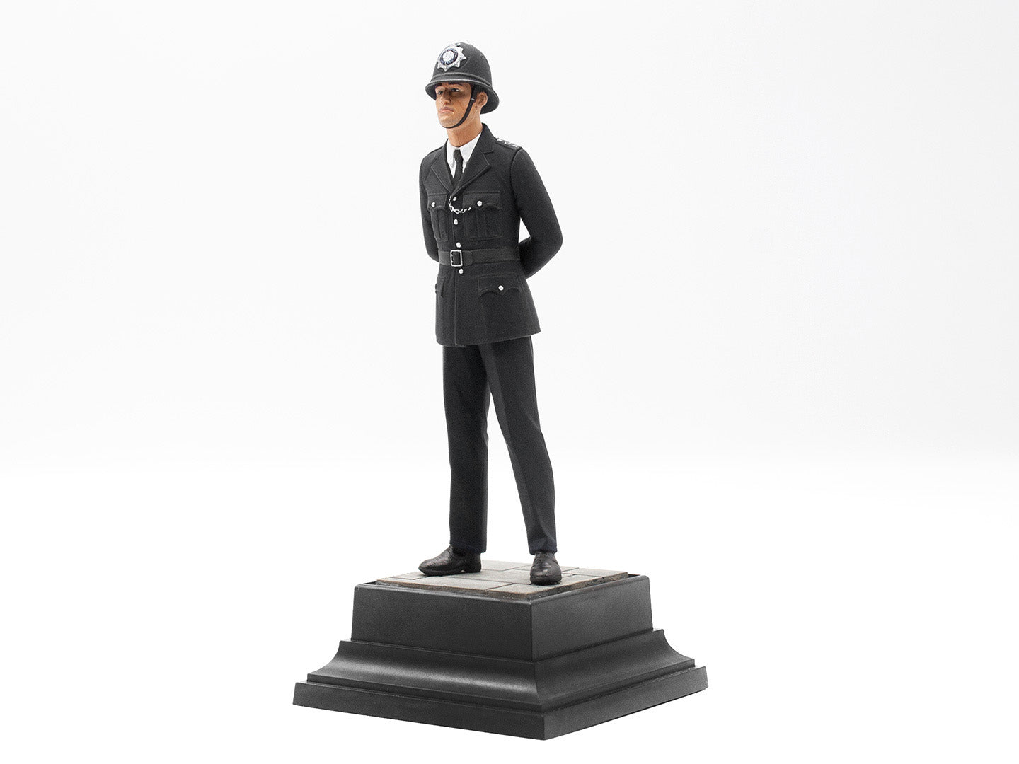 ICM 16011 Plastic model figures kit Scale 1:16 British Policeman - kits models