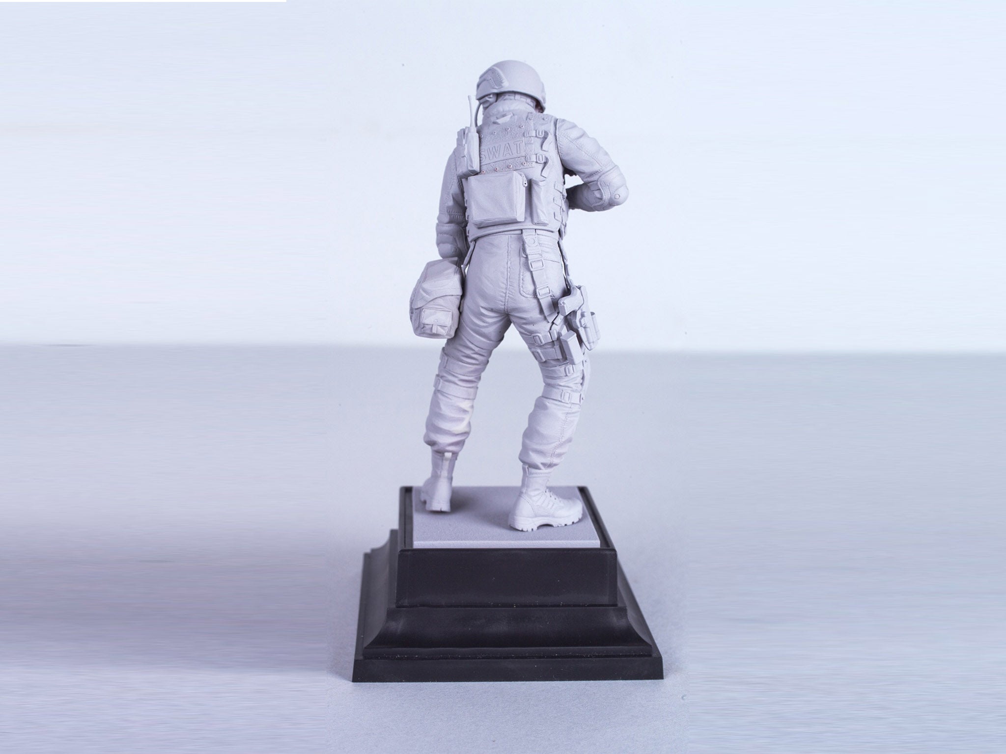 ICM 16101 Plastic model kit figures Scale 1:16 S.W.A.T Team Leader - kits models
