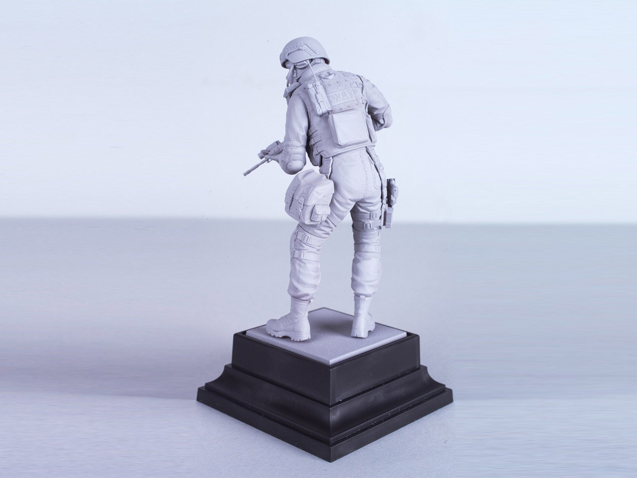 ICM 16101 Plastic model kit figures Scale 1:16 S.W.A.T Team Leader - kits models