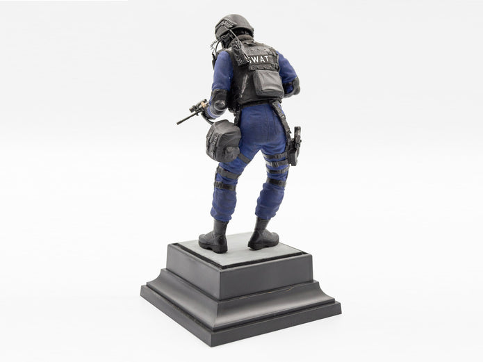 ICM 16101 Plastic model kit figures Scale 1:16 S.W.A.T Team Leader - kits models