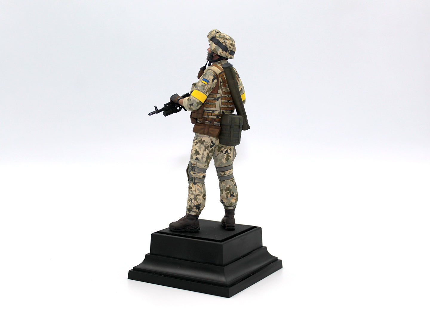 ICM16104 Scale figure modeling kit1:16 Soldier of the Armed Forces of Ukraine