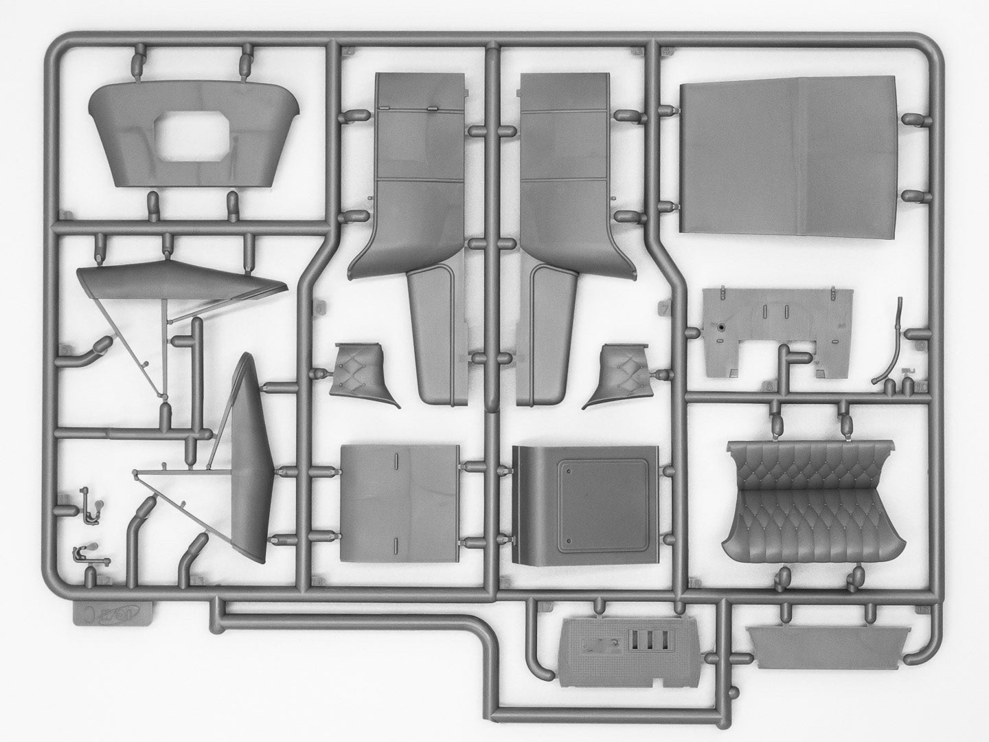 ICM 24001 Plastic model car 1:24 Model T 1913 Roadster, American passenger car