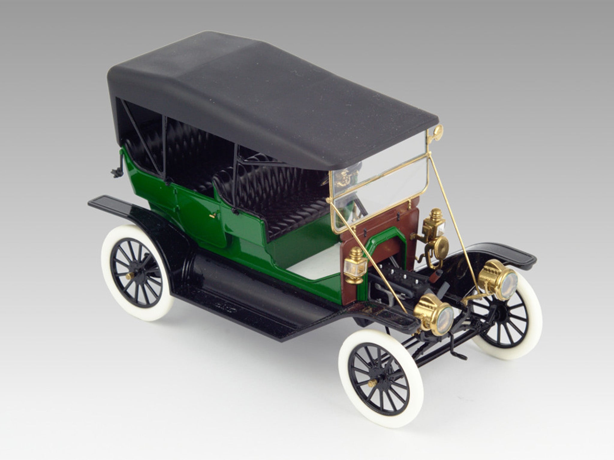 ICM 24002 Plastic model car 1:24 Model T 1911 Touring, American passenger car