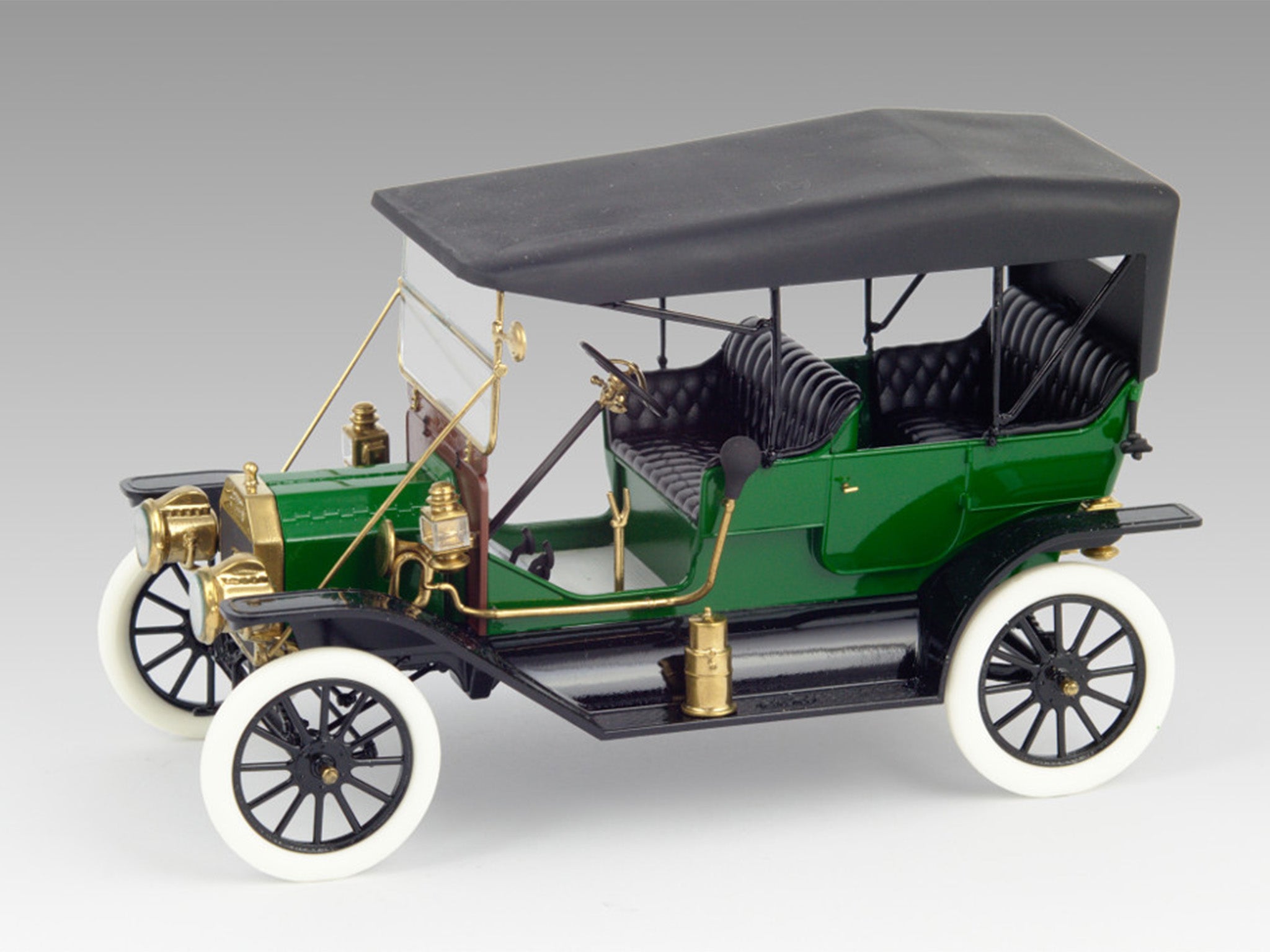 ICM 24002 Plastic model car 1:24 Model T 1911 Touring, American passenger car