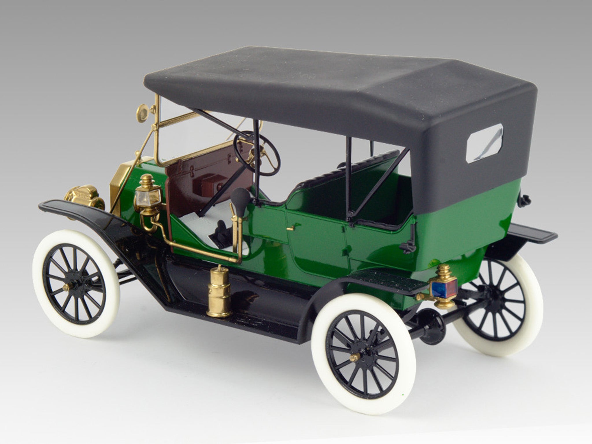 ICM 24002 Plastic model car 1:24 Model T 1911 Touring, American passenger car
