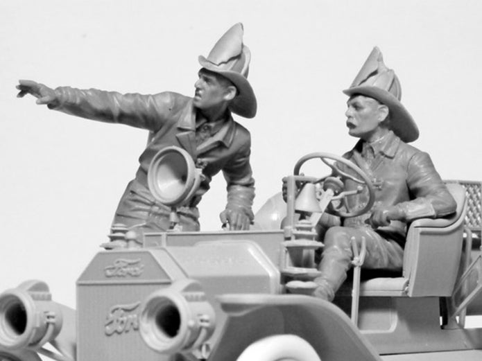 ICM 24006 Plastic figures model kit Scale 1:24 American Fire Truck Crew (1910s)