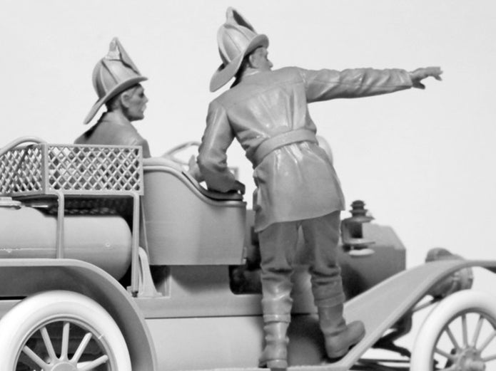 ICM 24006 Plastic figures model kit Scale 1:24 American Fire Truck Crew (1910s)