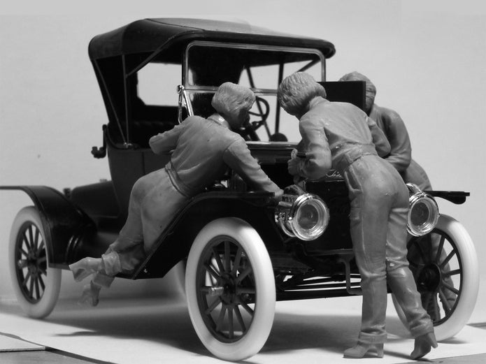 American mechanics (1910s)
3 figures Scale 1:24 ICM24009 Plastic Model Figures Kit