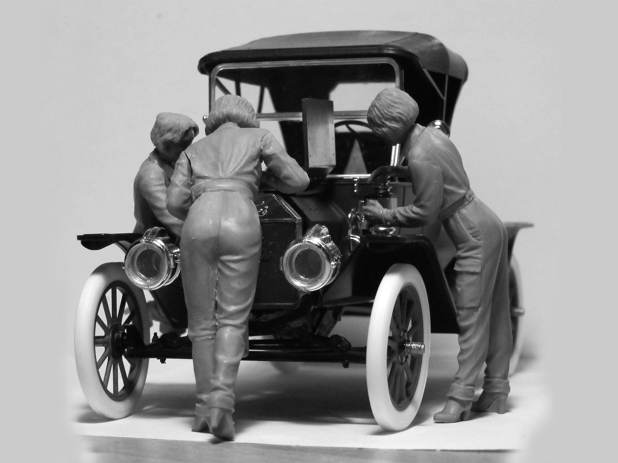 American mechanics (1910s)
3 figures Scale 1:24 ICM24009 Plastic Model Figures Kit