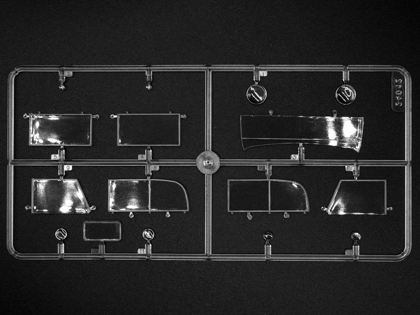 ICM 24011 Scale model kit 1:24 Typ G4 1935 production WWII German personnel car