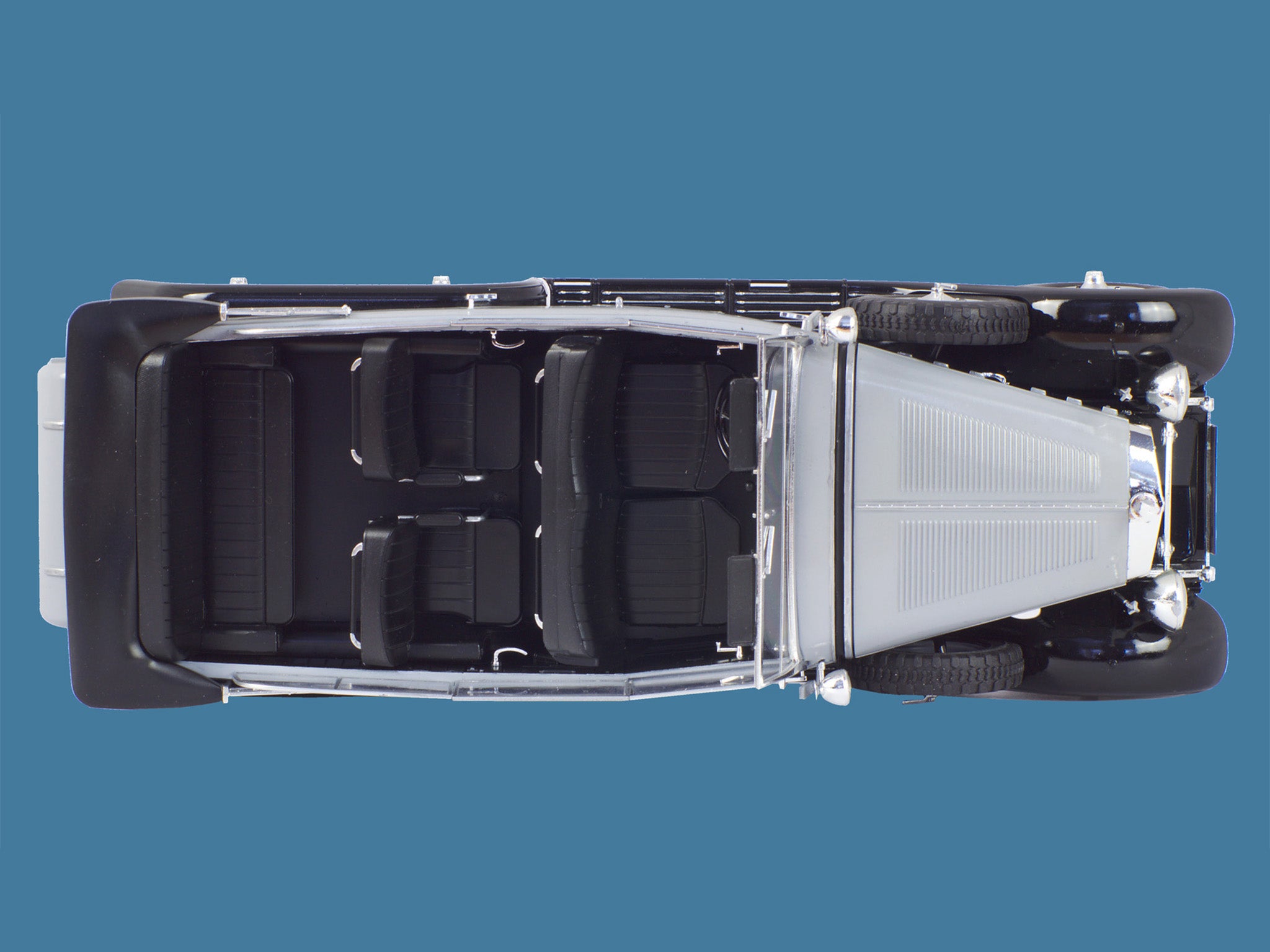 ICM 24011 Scale model kit 1:24 Typ G4 1935 production WWII German personnel car