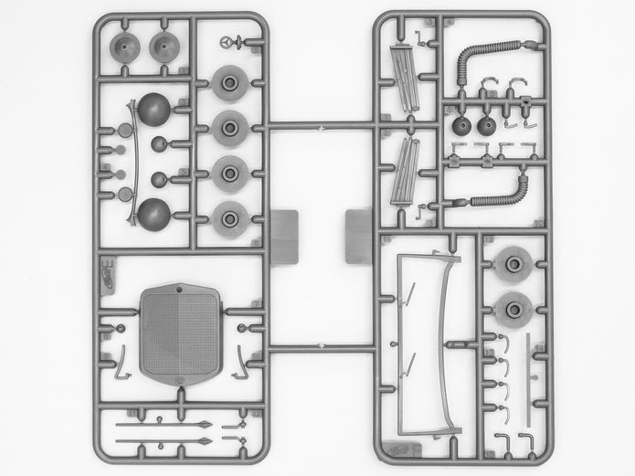 ICM 24012 Plastic model 1:24 Typ G4 with open cover, WWII German personnel car