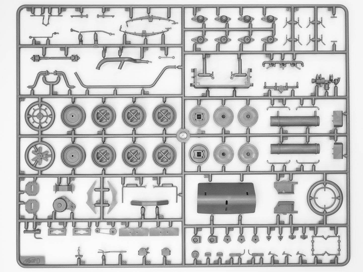 ICM 24012 Plastic model 1:24 Typ G4 with open cover, WWII German personnel car