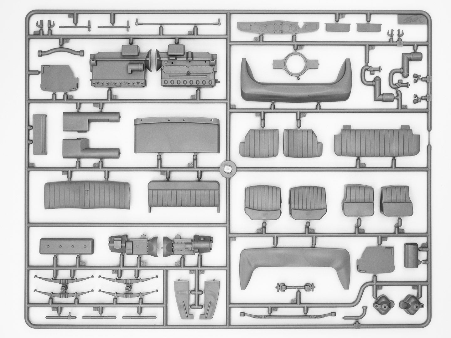 ICM 24012 Plastic model 1:24 Typ G4 with open cover, WWII German personnel car