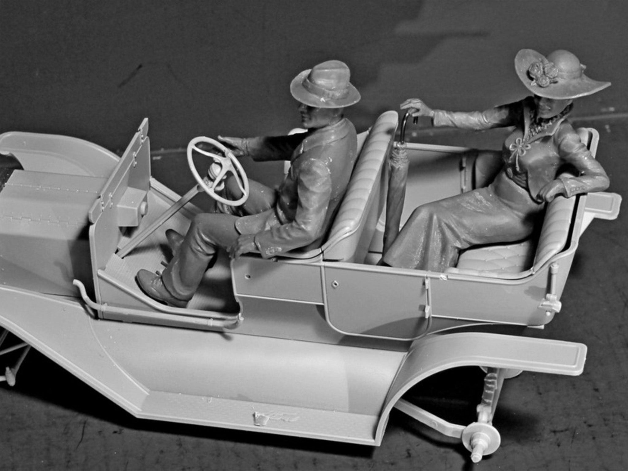 ICM 24013 Plastic figures model kit Scale 1:24 American Motorists (1910 s)