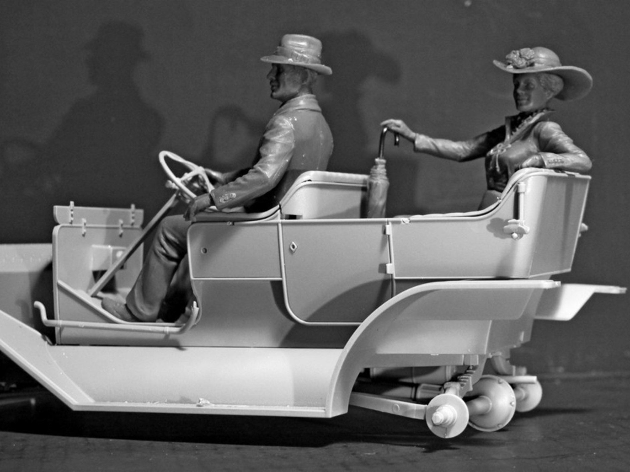 ICM 24013 Plastic figures model kit Scale 1:24 American Motorists (1910 s)
