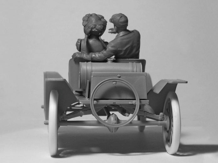 ICM 24014 Plastic model figures kit Scale 1:24 American Sport Car Drivers 1910s