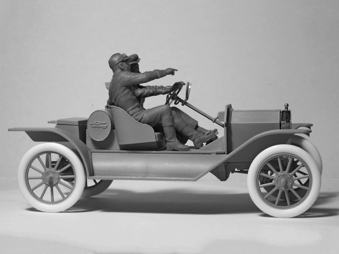 ICM 24014 Plastic model figures kit Scale 1:24 American Sport Car Drivers 1910s