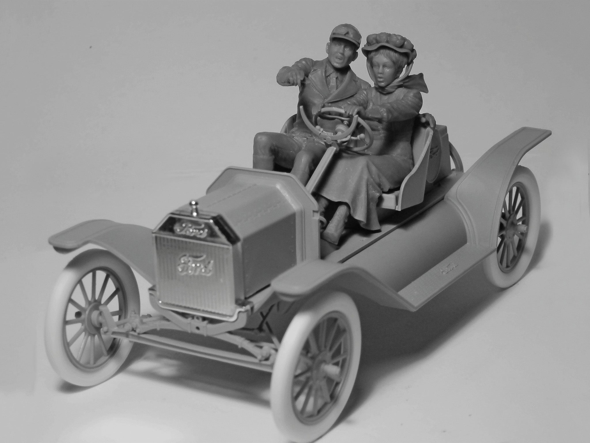 ICM 24014 Plastic model figures kit Scale 1:24 American Sport Car Drivers 1910s