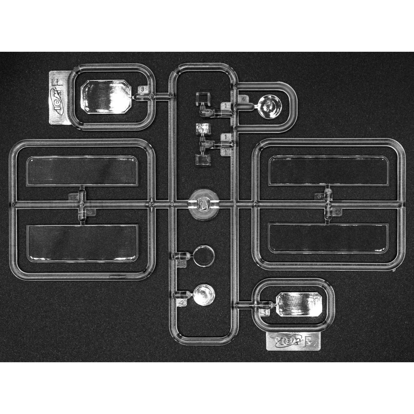 ICM 24016 Plastic model kit 1:24 Model T 1912 Commercial roadster, American car