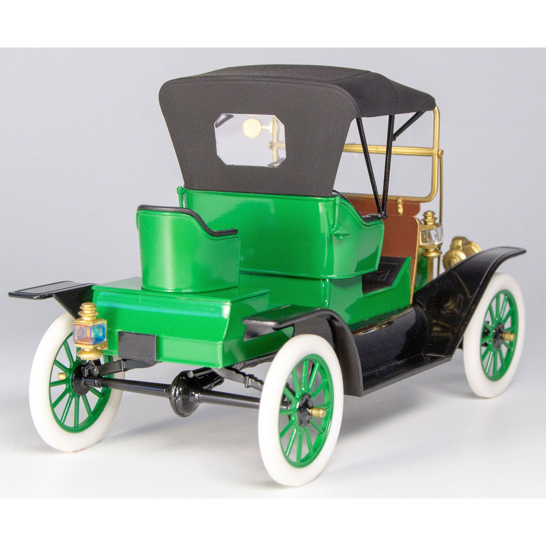 ICM 24016 Plastic model kit 1:24 Model T 1912 Commercial roadster, American car