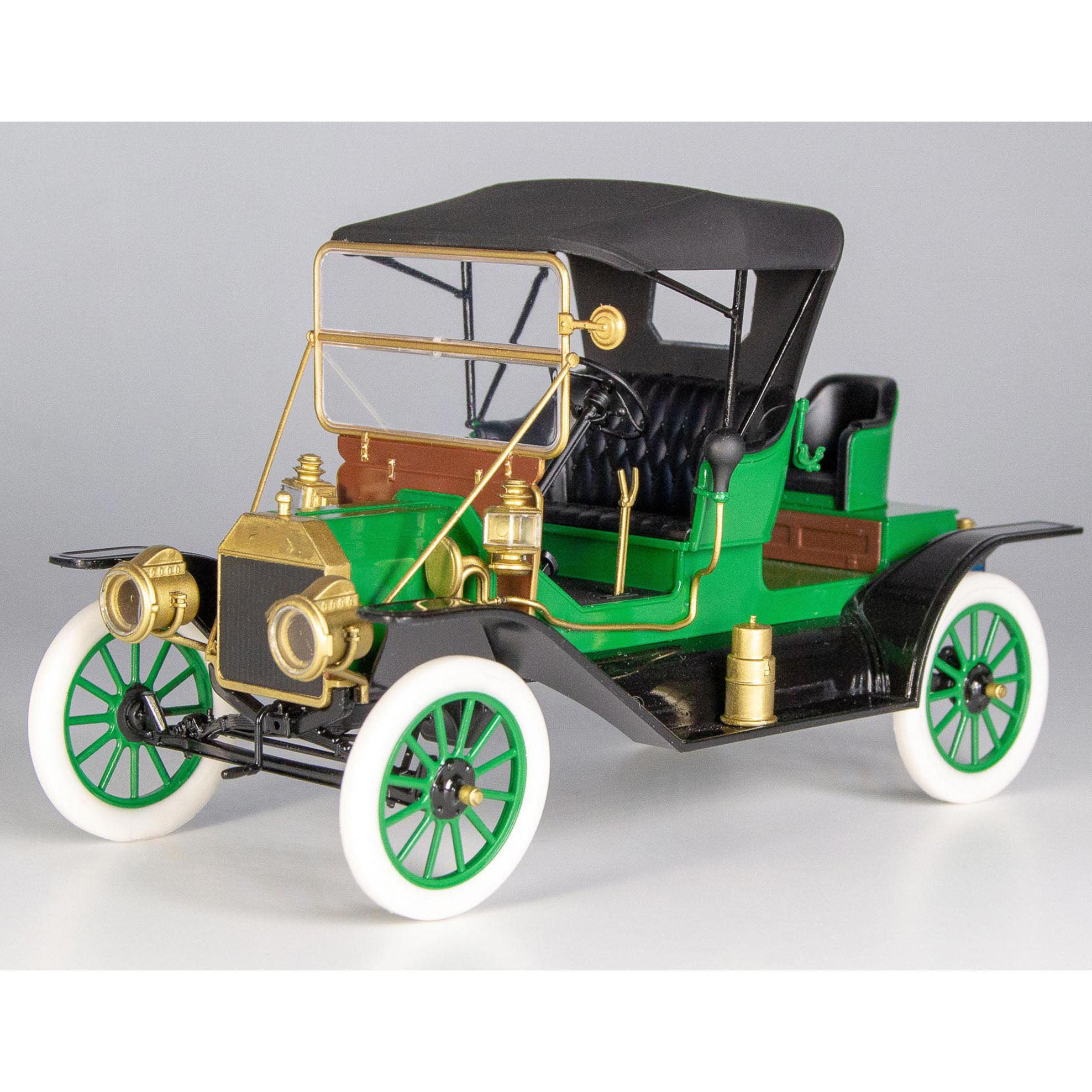 ICM 24016 Plastic model kit 1:24 Model T 1912 Commercial roadster, American car