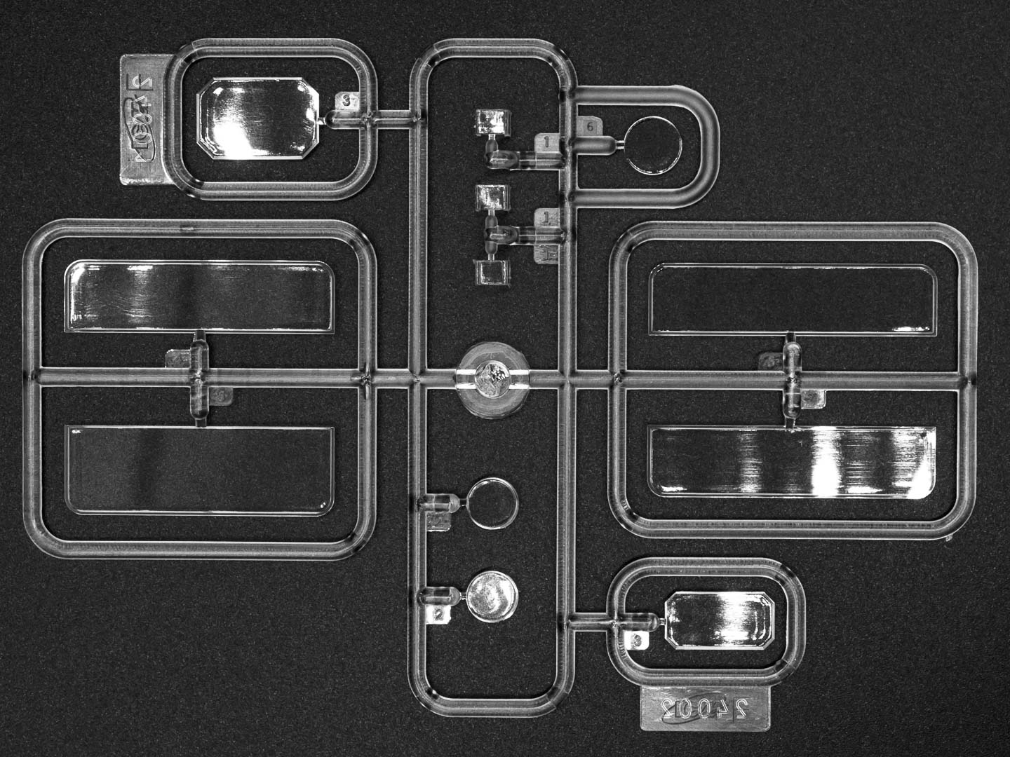 ICM 24019 Scale 1:24 Gasoline delivery, Model T 1912 Delivery Car with American