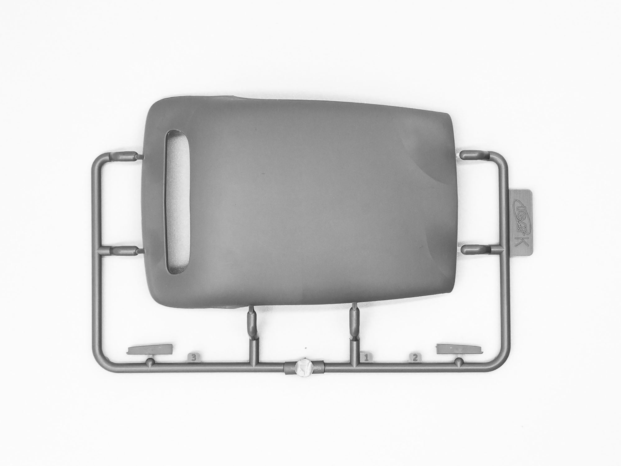 ICM 24023 Plastic model car kit 1:24 Admiral Saloon, WWII German passenger car