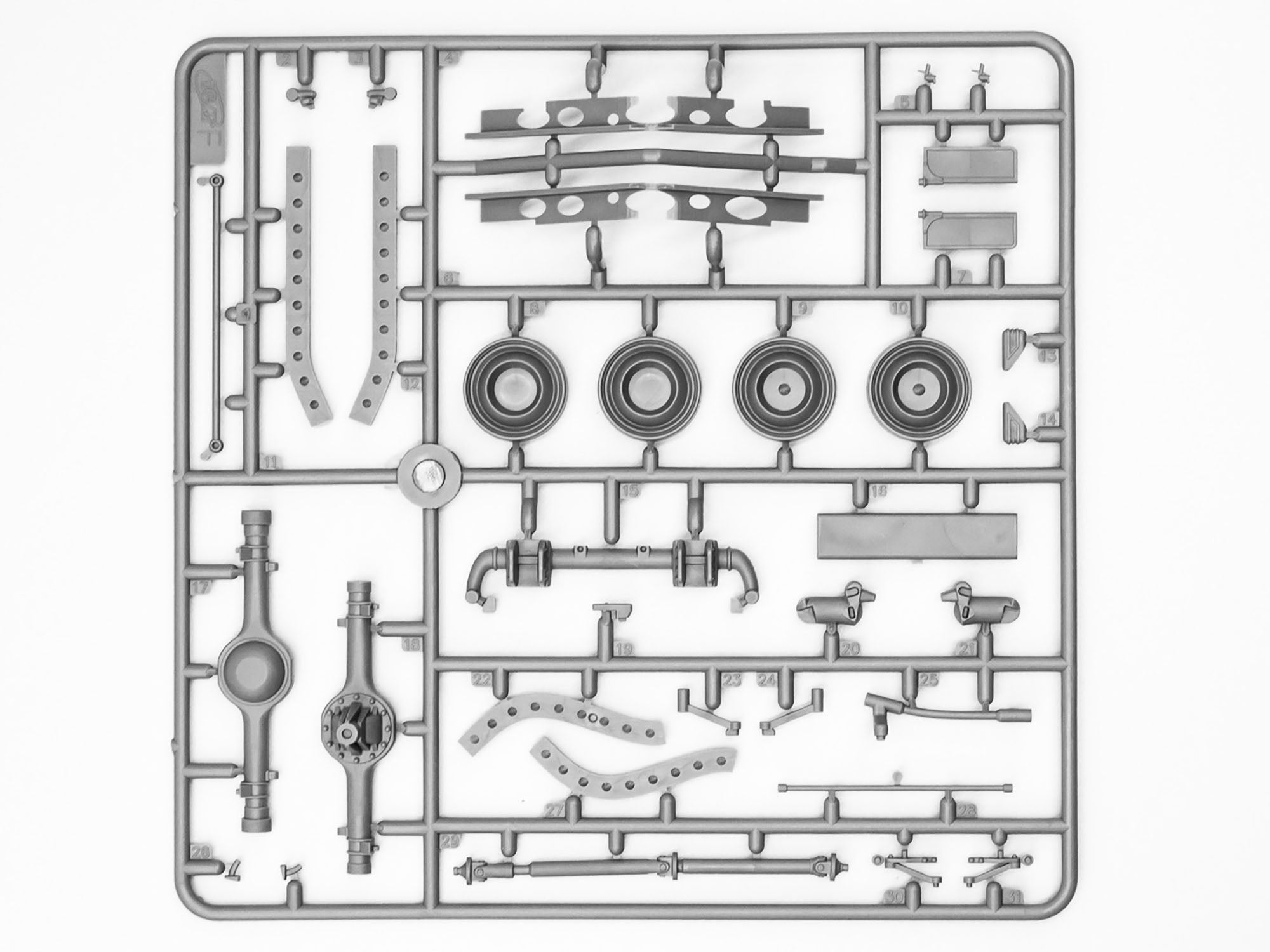 ICM 24023 Plastic model car kit 1:24 Admiral Saloon, WWII German passenger car