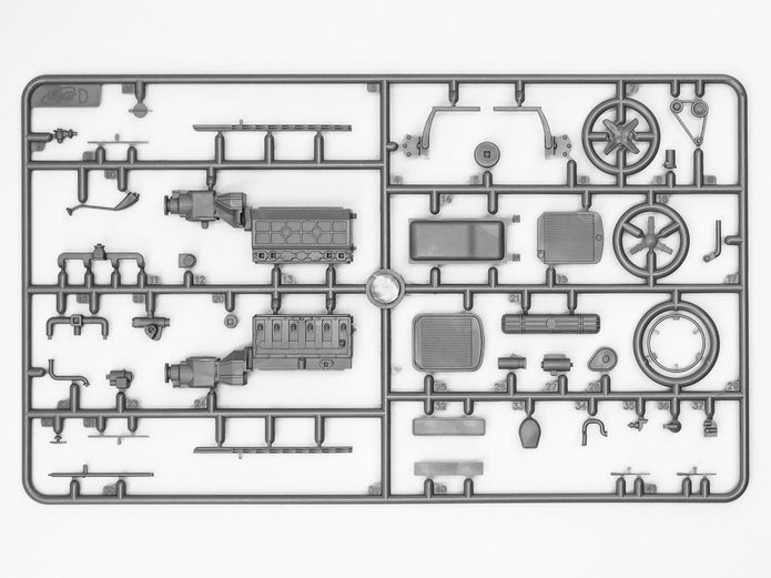 ICM 24023 Plastic model car kit 1:24 Admiral Saloon, WWII German passenger car
