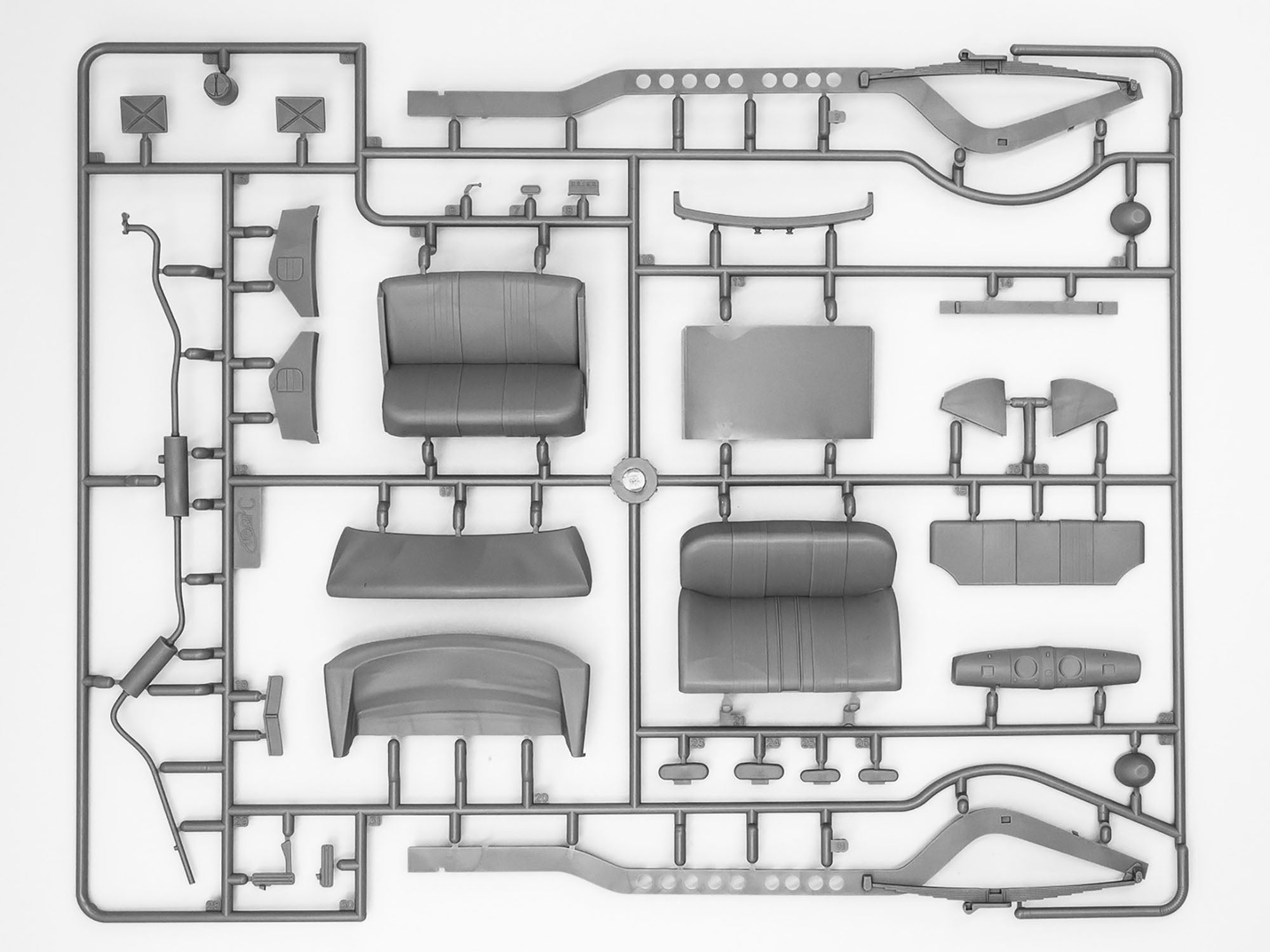 ICM 24023 Plastic model car kit 1:24 Admiral Saloon, WWII German passenger car