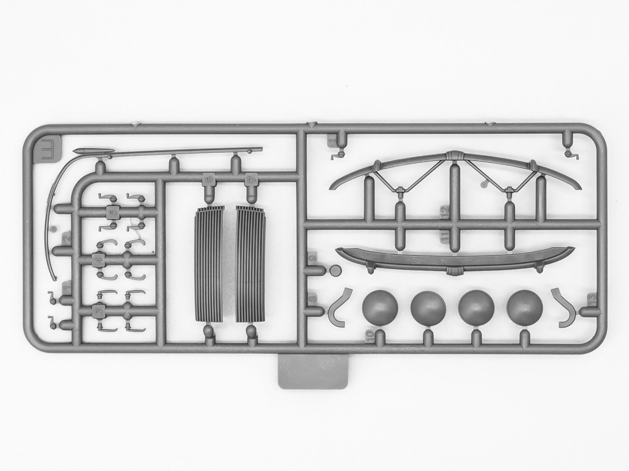 ICM 24023 Plastic model car kit 1:24 Admiral Saloon, WWII German passenger car