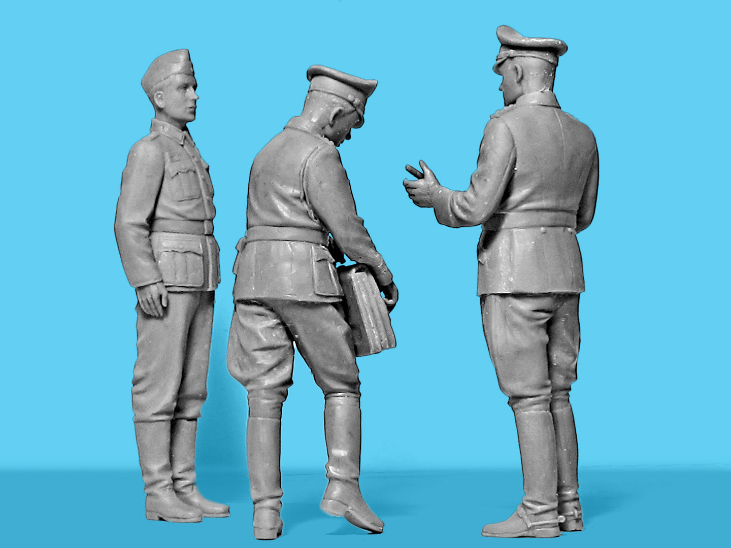 Type G4 with MG 34 and German Staff Personnel Scale 1:24 Plastic Model ICM 24024