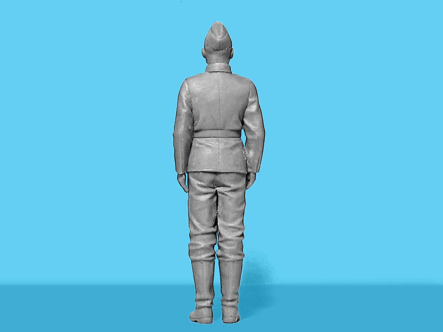 Type G4 with MG 34 and German Staff Personnel Scale 1:24 Plastic Model ICM 24024