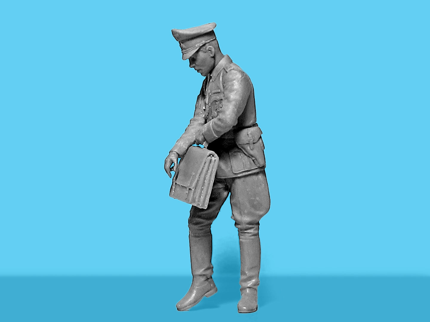 Type G4 with MG 34 and German Staff Personnel Scale 1:24 Plastic Model ICM 24024