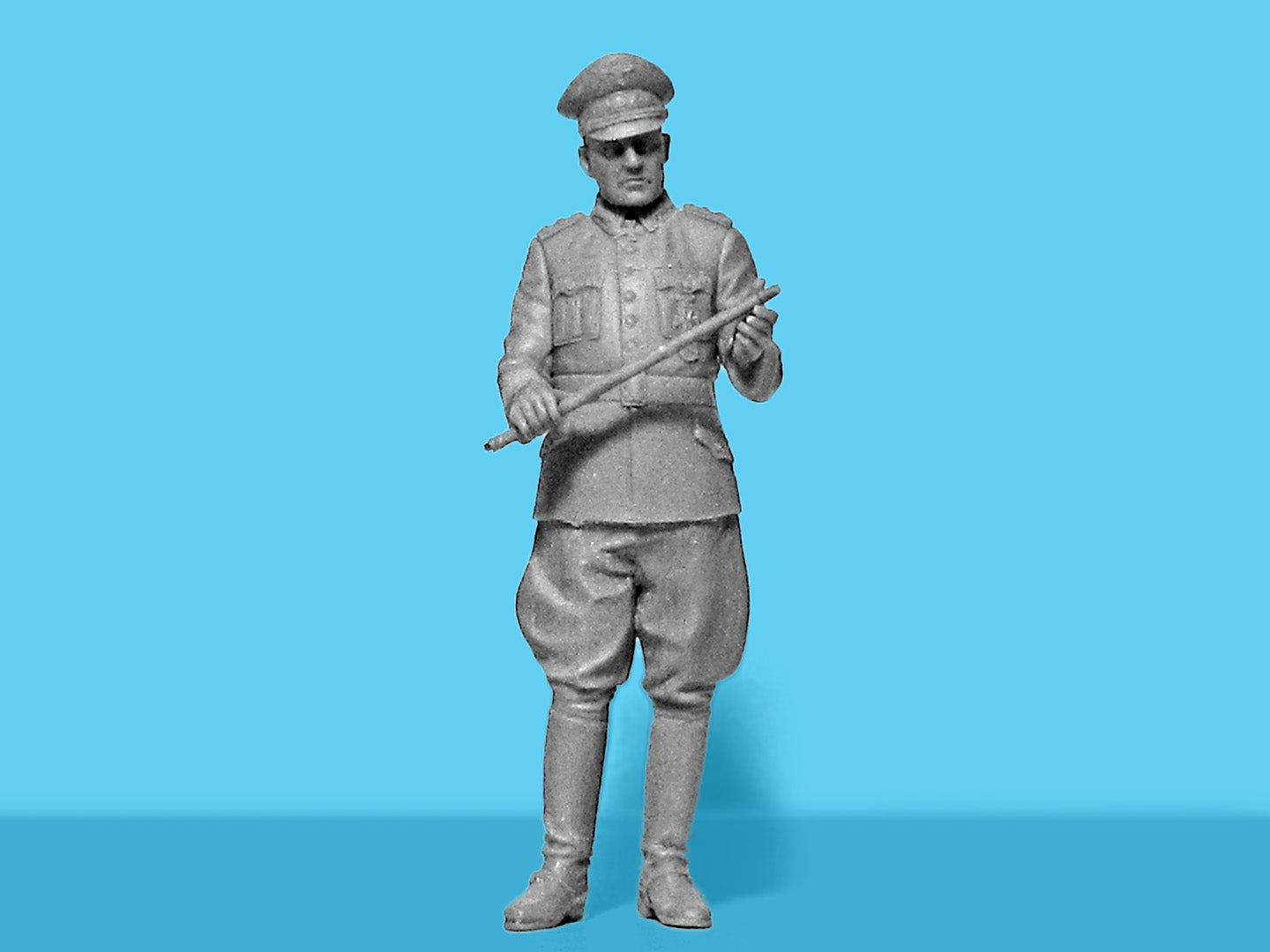 Type G4 with MG 34 and German Staff Personnel Scale 1:24 Plastic Model ICM 24024