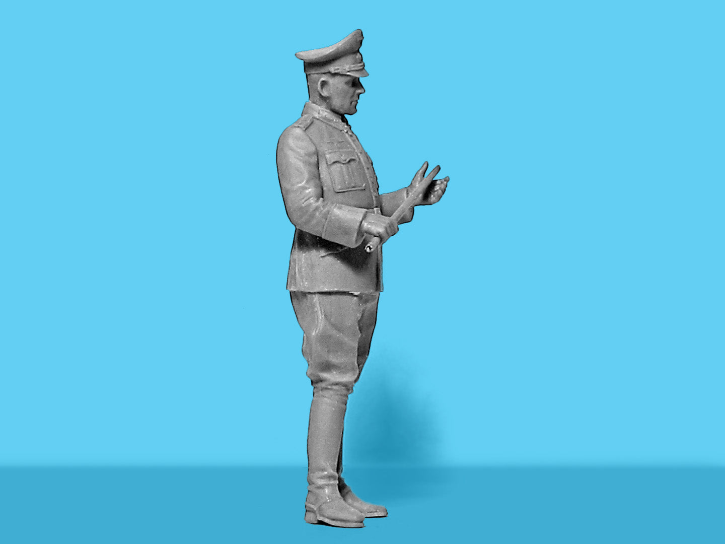 Type G4 with MG 34 and German Staff Personnel Scale 1:24 Plastic Model ICM 24024