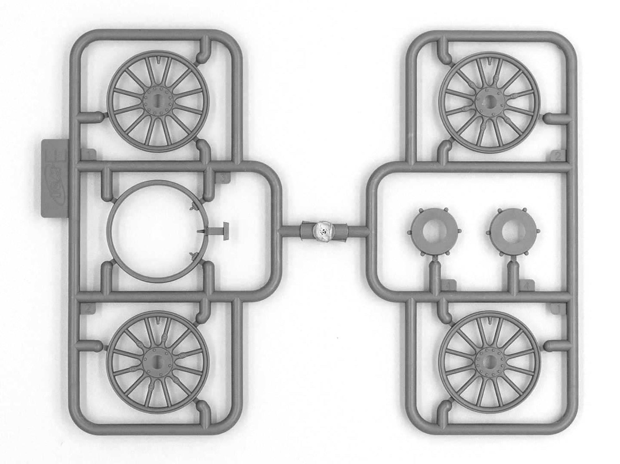 ICM 24030 Plastic model car kit 1:24 Type AG 1910 Paris Taxi - modelling kit