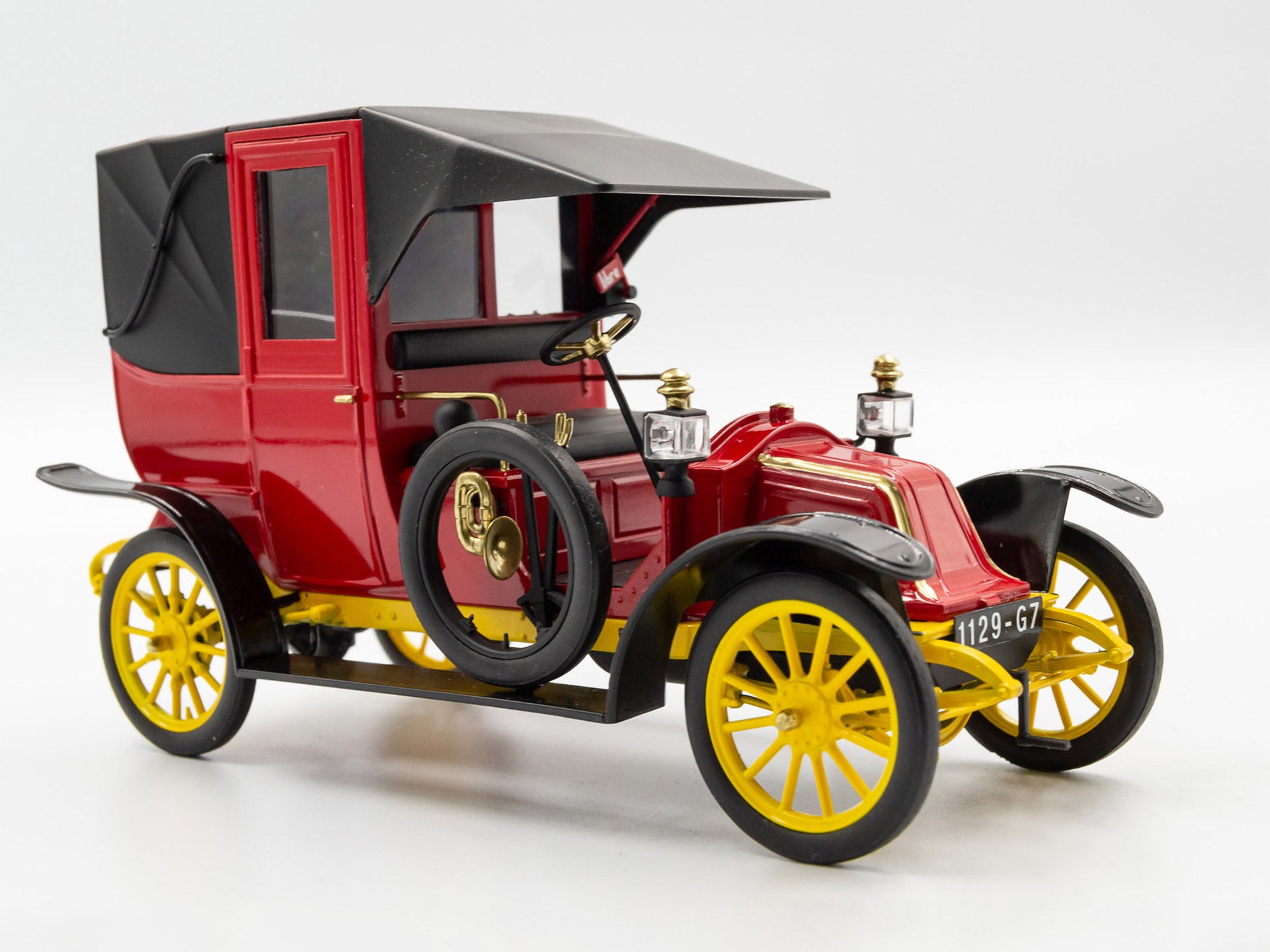ICM 24030 Plastic model car kit 1:24 Type AG 1910 Paris Taxi - modelling kit